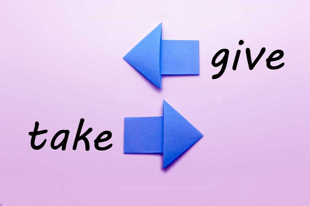 寄せ書きをもらうと返報性のルールが働く