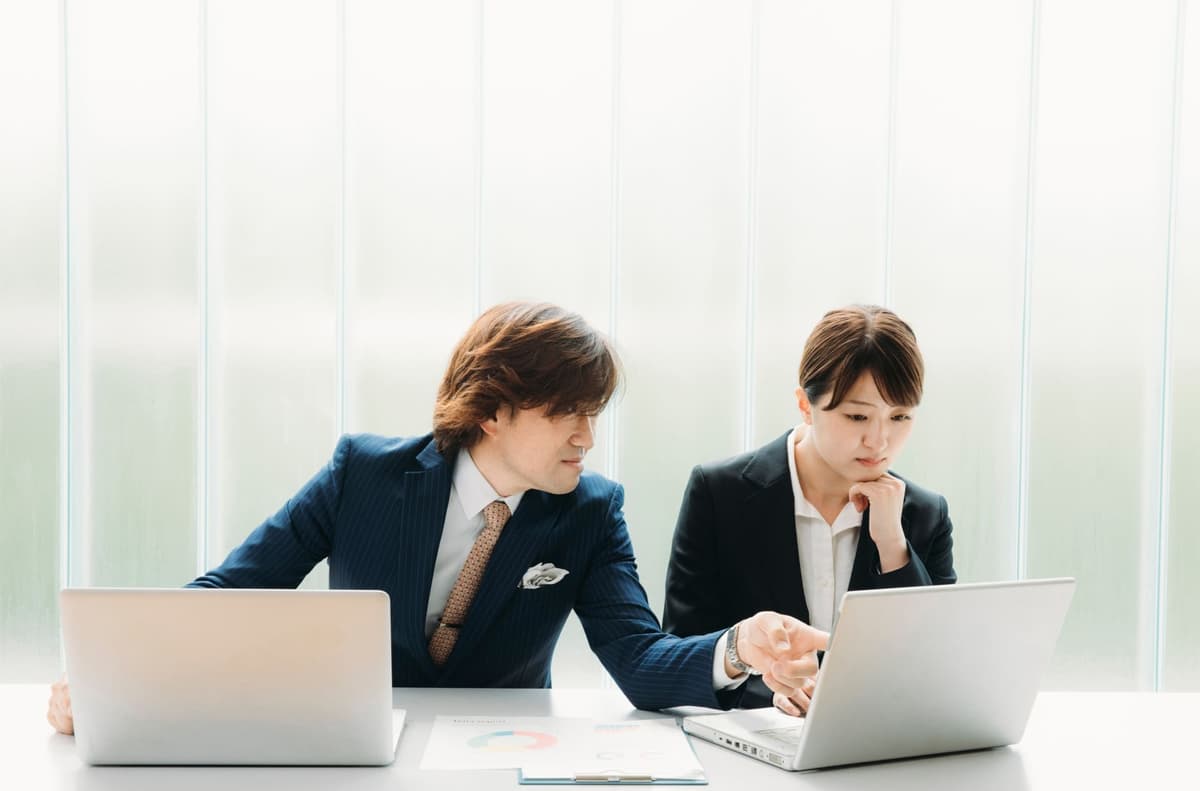 上司先輩にお世話になったことを寄せ書きメッセージに取り入れる